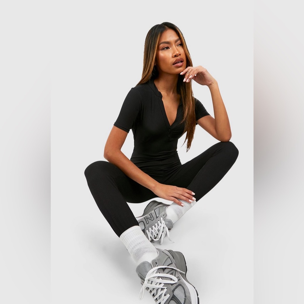 Boohoo Brushed Rib Button Neck Unitard Jumpsuit Black Size 8 (Runs Small) NWT
